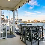 Cheerful 1 Bedroom House With Hot Tub And Dock