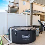 Cheerful 1 Bedroom House With Hot Tub And Dock