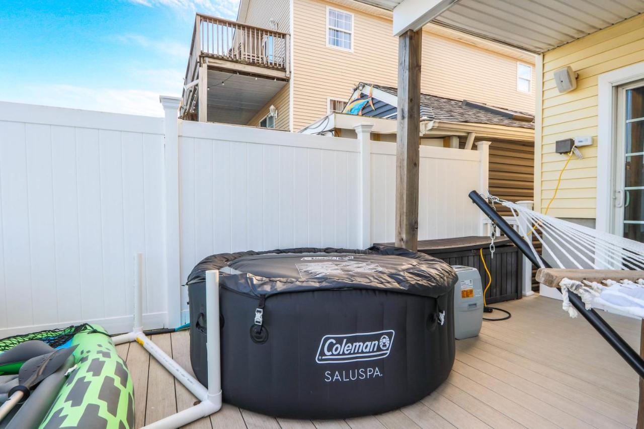 Cheerful 1 Bedroom House With Hot Tub And Dock *